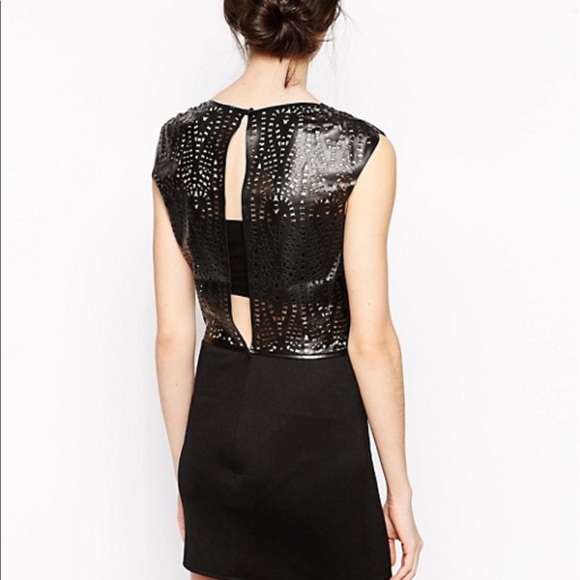 ✨Host Pick✨ House of Harlow 1960 Laser Cut Dress - Picture 2 of 3